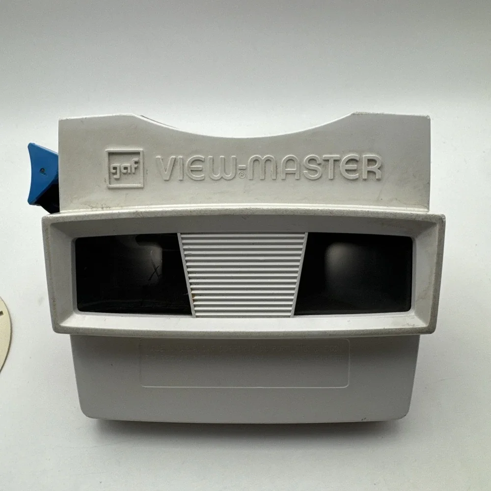 VINTAGE VIEW-MASTER - Vintage Red & White with Blue Lever - GAF - 3-D Viewer